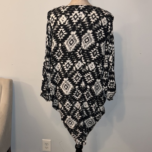 Cotton On Black & White Aztec Kimono size Medium - Picture 3 of 4